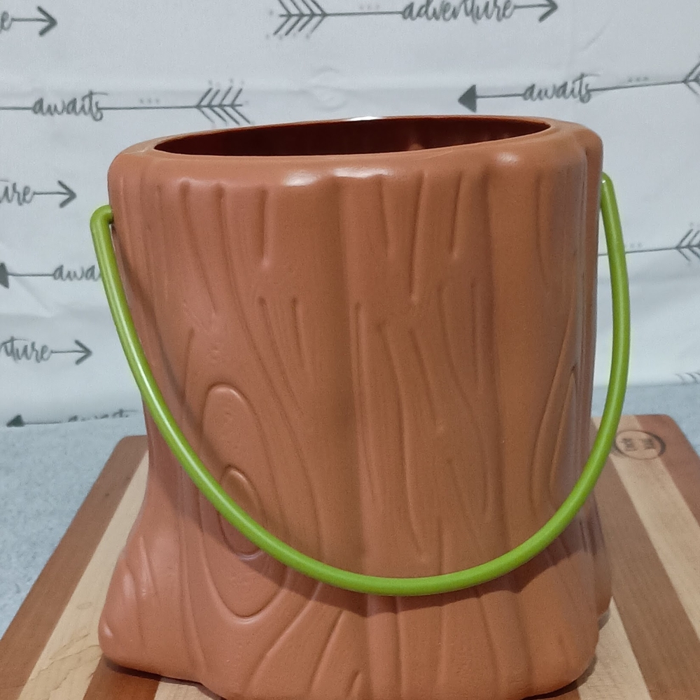 Brown Tree Stump Bucket with Green Handle